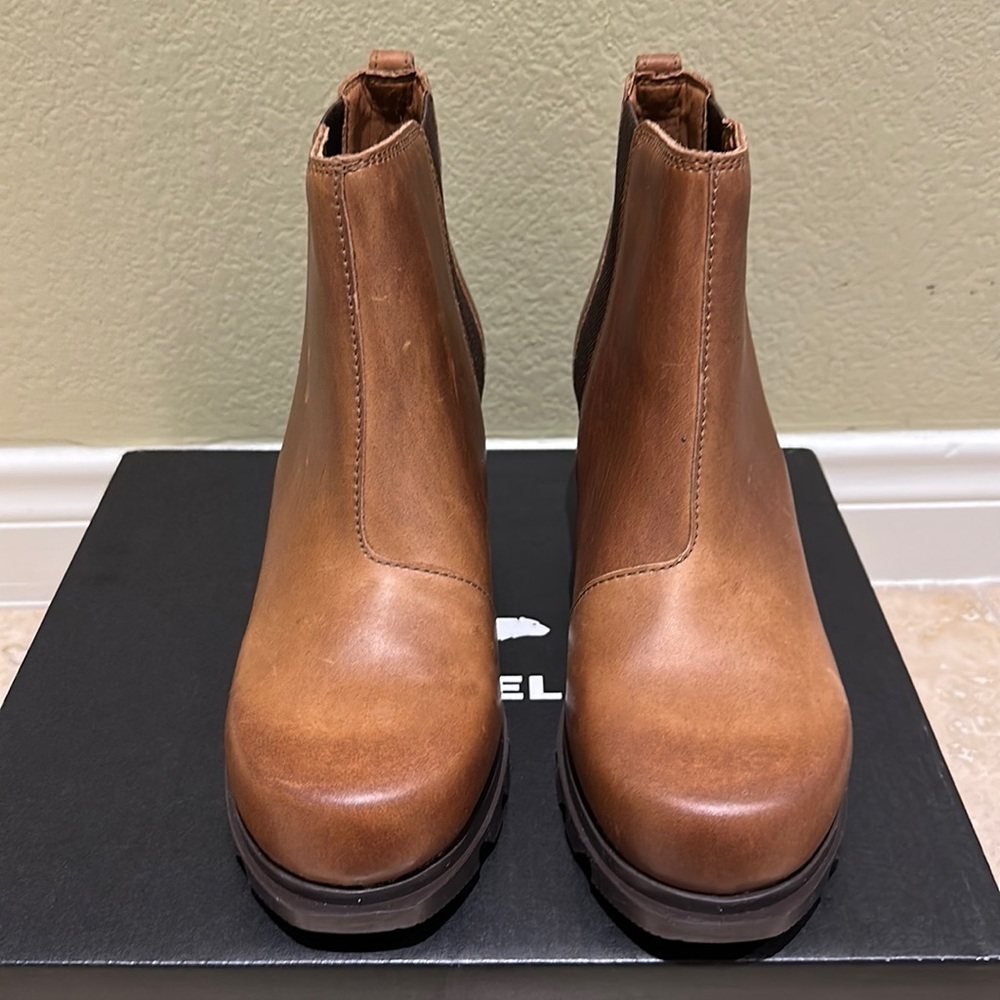 Sorel Joan of Artic Wedge Chelsea Boot size 8.5
